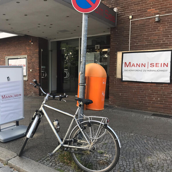 falls sich je­mand fragt wo die gan­zen män­ner sind, ich weiss es: pa­lais am see