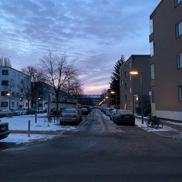 röt­lich-blau heu­te.