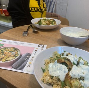 Photo shared by felix schwenzel on April 15, 2021 tagging @hellofreshde. Keine Fotobeschreibung verfügbar..