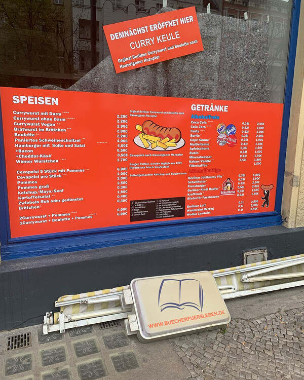 sym­bol­bild #wed­ding oder wie man der gen­tri­fi­zie­rung wi­der­steht. cur­ry­keu­le statt bü­cher fürs le­ben