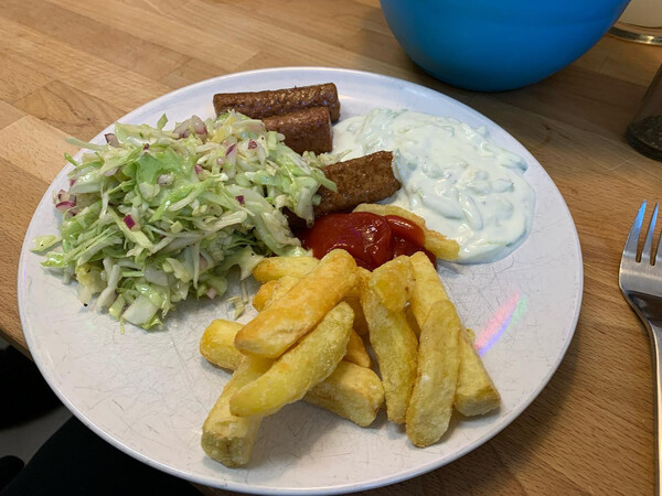 junk­food selbst­ge­macht heu­te. ok, der spitz­kohl, die zwie­beln, kar­tof­feln, jo­ghurt und die ve­ge­ta­ri­schen …