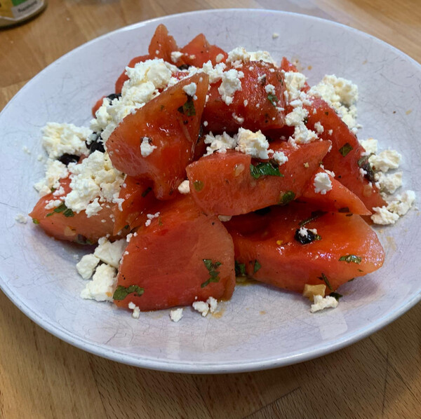 gabs in den letz&shy;ten ta&shy;gen &ouml;f&shy;ter: was&shy;ser&shy;me&shy;lo&shy;ne mit ma&shy;ri&shy;nier&shy;ten oli&shy;ven und feta.