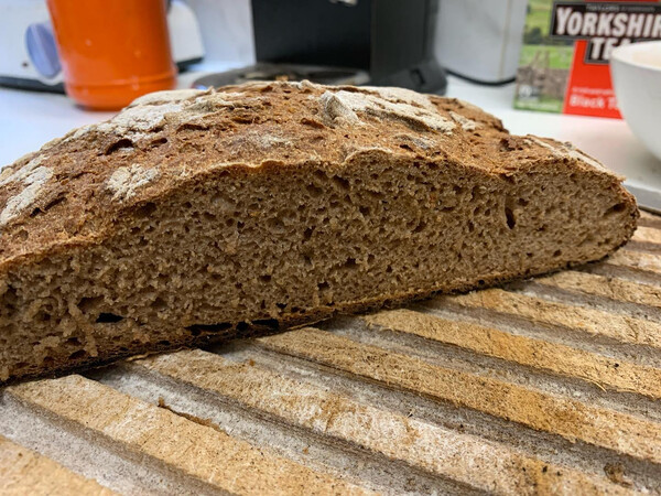 mein ers&shy;tes rei&shy;nes rog&shy;gen&shy;voll&shy;korn brot. und zum ers&shy;ten mal nach dem ploetz&shy;blog.de ge&shy;ba&shy;cken, mit &hellip;
