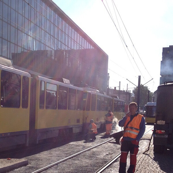 ich schw&ouml;r: der teer roch nach fri&shy;schen oran&shy;gen&shy;scha&shy;len!