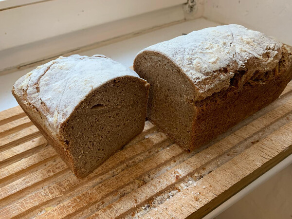ko­sa­ken­brot nach dem plötz­blog. ex­trem le­cker (gleich ein vier­tel ein­ge­at­met) ne spur zu we­nig fluf­fig, …