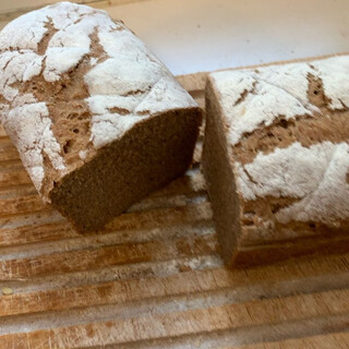 der sau&shy;er&shy;teig hat&shy;te heu&shy;te et&shy;was bes&shy;se&shy;re lau&shy;ne, des&shy;halb war das ko&shy;sa&shy;ken&shy;brot heu&shy;te zum fr&uuml;h&shy;st&uuml;ck ne num&shy;mer &hellip;