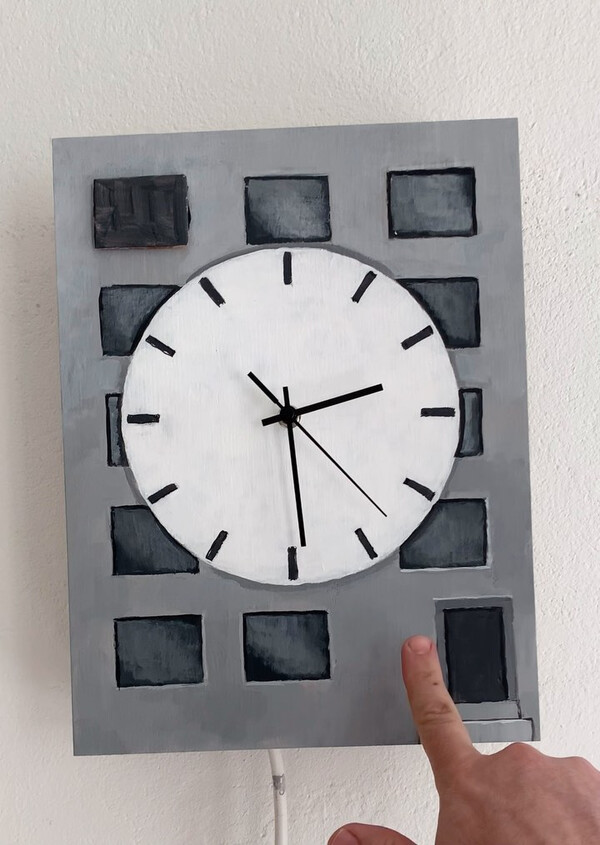 fer&shy;tig, auch wenn die funk&shy;uhr noch falsch geht.