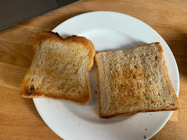 in der tief­kühl­tru­he war ne­ben mei­nem selbst­ge­ba­cke­nen toast­brot auch noch ne schei­be (vom bä­cker) …