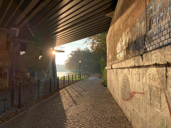 fr&uuml;h raus, al&shy;les sch&ouml;n.