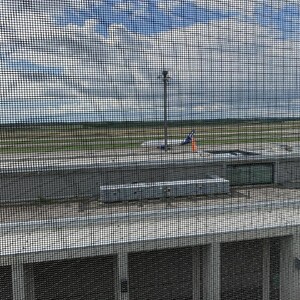 am flug­ha­fen um mei­nen freund jeff ab­zu­ho­len, den ich zu­letzt 1987 in der …