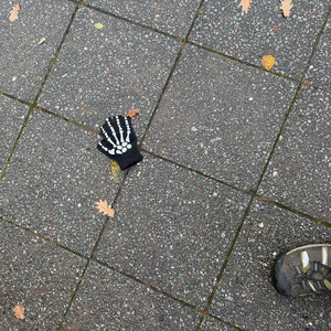 handschuhe geworfen …