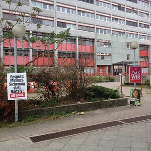 Photo by felix schwenzel in Jobcenter Charlottenburg-Wilmersdorf. Keine Fotobeschreibung verfügbar..