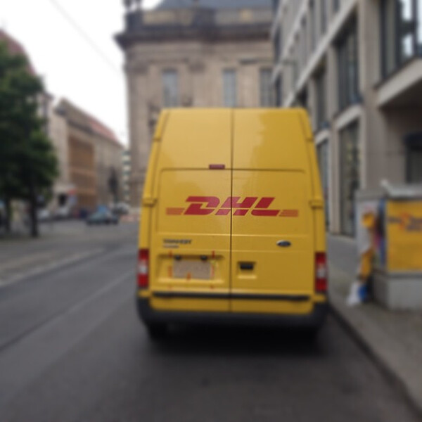 neu&shy;er DHL-trend. selbst&shy;ge&shy;mal&shy;te KFZ-kenn&shy;zei&shy;chen.