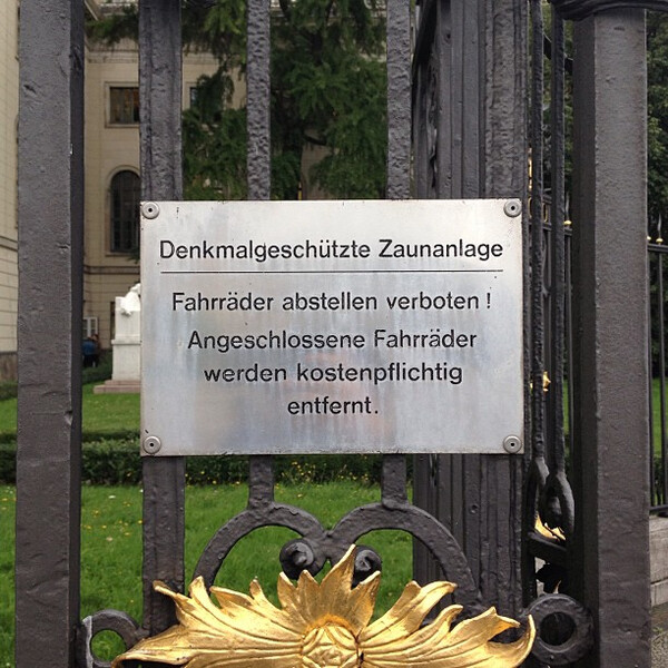 ver&shy;bots&shy;schil&shy;der an&shy;nie&shy;ten er&shy;laubt.