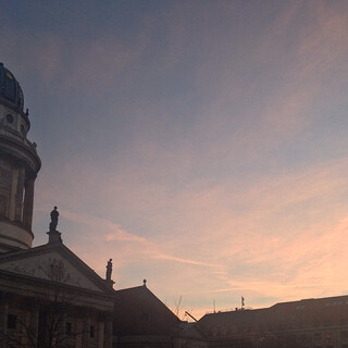 Photo by felix schwenzel in Gendarmenmarkt Berlin. Keine Fotobeschreibung verfügbar..