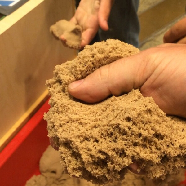 ki&shy;ne&shy;ti&shy;scher sand