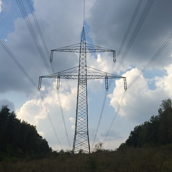 knis&shy;tert, wenn man da drun&shy;ter steht.