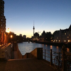 Photo by felix schwenzel in Friedrichstraße. Keine Fotobeschreibung verfügbar..