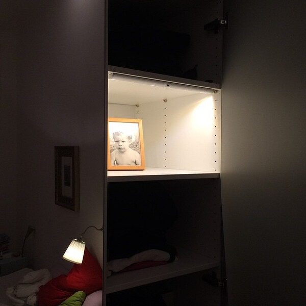 prak&shy;tisch, die&shy;se schrank&shy;be&shy;leuch&shy;tung. #ikea #pax