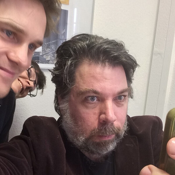 ix hab nen sel&shy;fie da&shy;von ge&shy;macht, wie wir nen sel&shy;fie von uns ma&shy;chen.