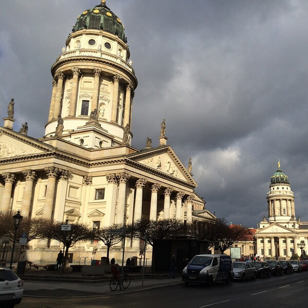 der schie&shy;fe turm von ber&shy;lin