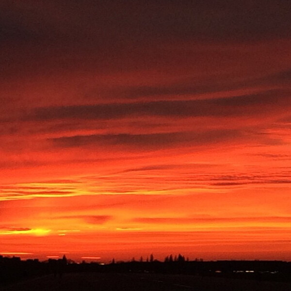 sonnenuntergang am tempelhofer feld