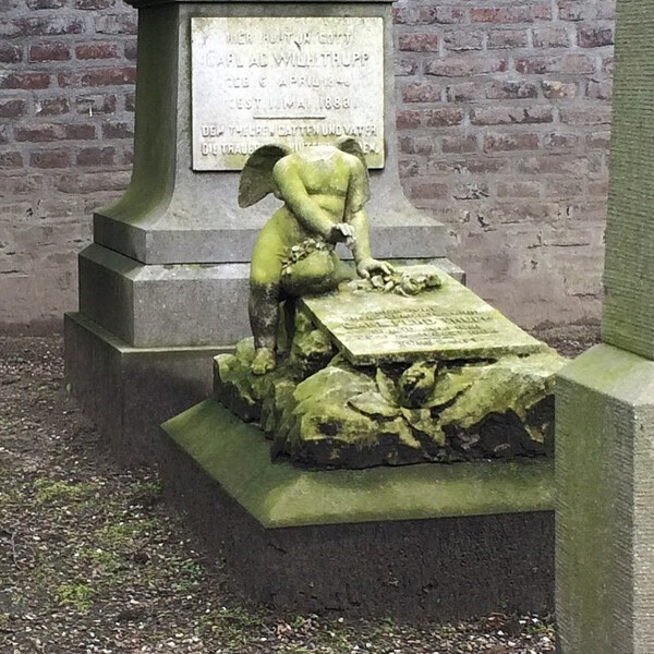 al&shy;ter fried&shy;hof in roer&shy;mond