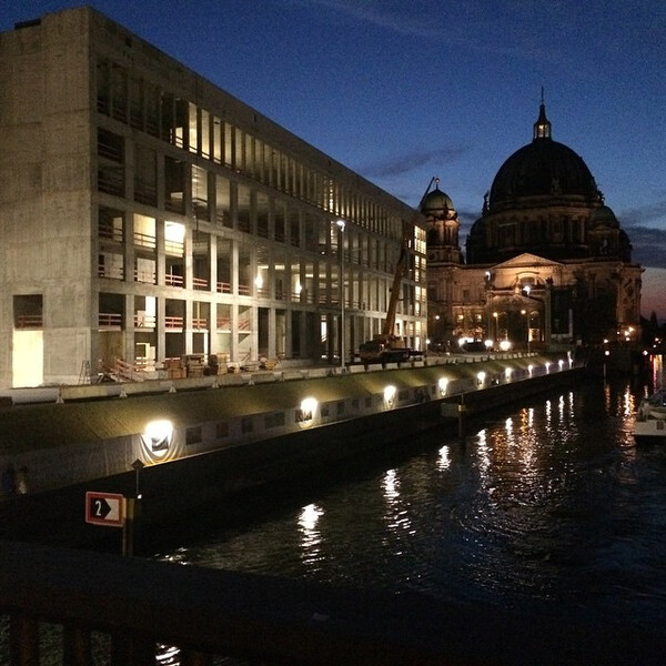 schloss&shy;r&uuml;ck&shy;sei&shy;te #ber&shy;lin #schloss #spree