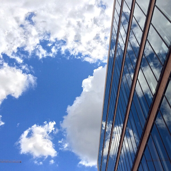 der him&shy;mel &uuml;ber dem aus&shy;w&auml;r&shy;ti&shy;gen amt #sky #him&shy;mel #aa #re&shy;flec&shy;tion #re&shy;flek&shy;ti&shy;on